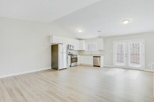 837 Forest Path in Stone Mountain, GA - Building Photo