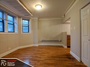 3837 N Greenview Ave, Unit 3839-Garden in Chicago, IL - Building Photo - Building Photo