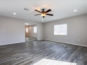 8013 E Tulip Tree St in Tucson, AZ - Building Photo - Building Photo