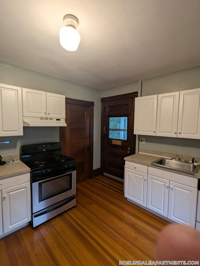 1068 South St in Boston, MA - Building Photo - Building Photo