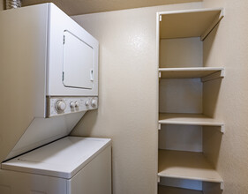 Country Brook Rental Condos in San Ramon, CA - Building Photo - Building Photo