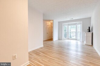 748 Heather Stone Loop in Glen Burnie, MD - Building Photo - Building Photo