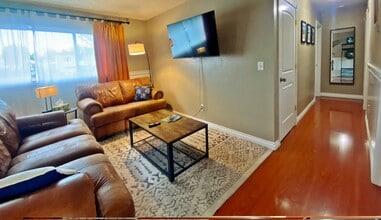 9001 Shaun Landing Cir, Unit Unit B in Anchorage, AK - Foto de edificio - Building Photo