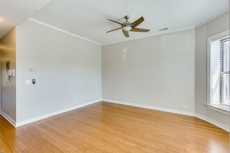2403 N Clybourn Ave-Unit -2403-3 in Chicago, IL - Building Photo - Building Photo