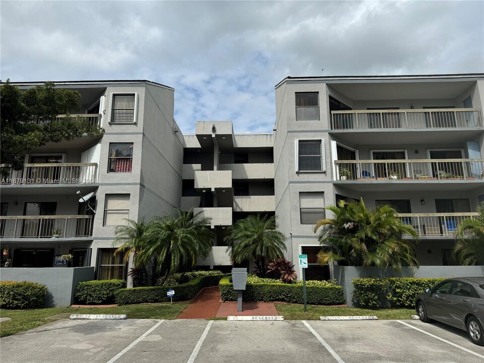 13255 SW 88th Ln in Miami, FL - Building Photo