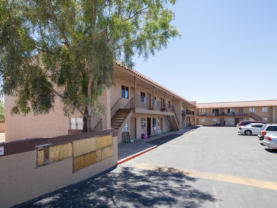 Red Mountain Apartments in Mesa, AZ - Building Photo