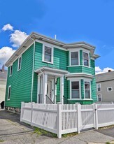 27 Central St in Waltham, MA - Building Photo