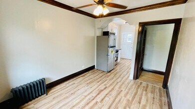 4211 N Linder Ave in Chicago, IL - Building Photo - Building Photo