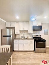 18002 Collins St in Los Angeles, CA - Building Photo - Building Photo