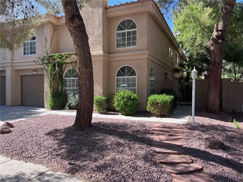 2836 Yukon Trail Dr in Henderson, NV - Building Photo