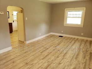 1529 Lime Hollow Rd in Pittsburgh, PA - Building Photo - Building Photo