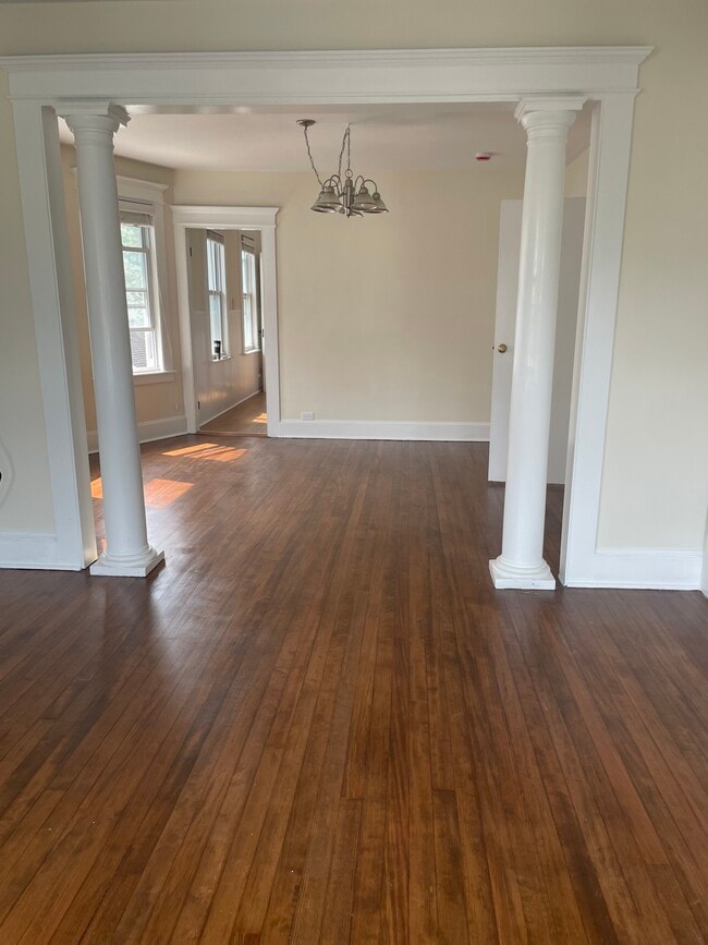 437 Davidson St, Unit #2 in Bridgeport, CT - Building Photo - Building Photo