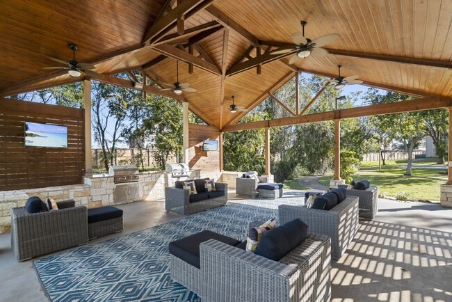 property at 3101 Vista Dr