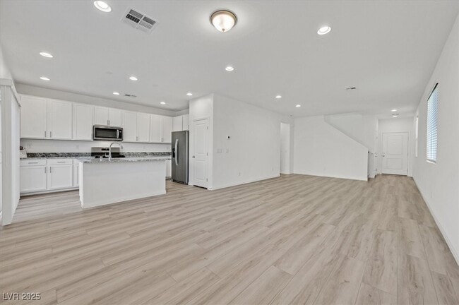 8136 Rockflower St in Las Vegas, NV - Building Photo - Building Photo