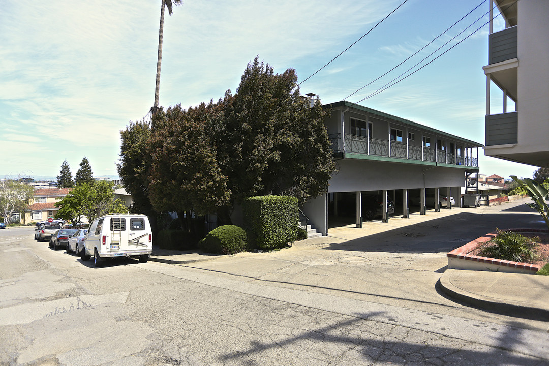 949 E St in Belmont, CA - Building Photo