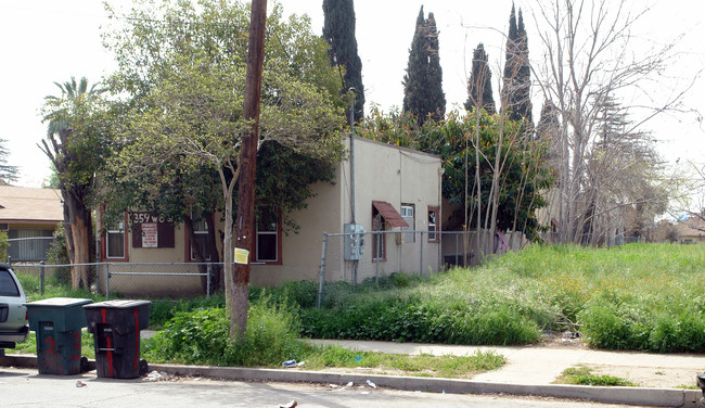 Linda Vista Court in San Bernardino, CA - Building Photo - Building Photo