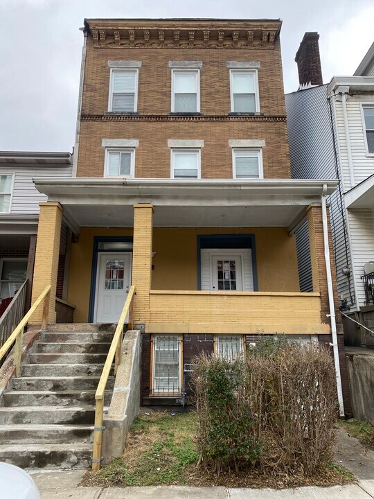317 Meyran Ave in Pittsburgh, PA - Building Photo