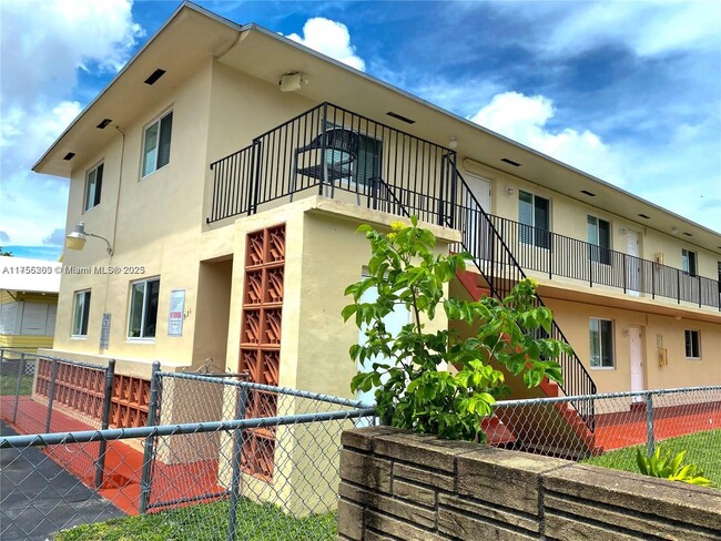 931 SW 29th Ave in Miami, FL - Building Photo - Building Photo