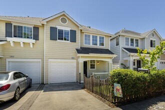 2023 Easton Dr in Petaluma, CA - Building Photo - Building Photo