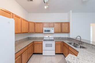 2800 S Knightsbridge Cir in Ann Arbor, MI - Building Photo - Building Photo