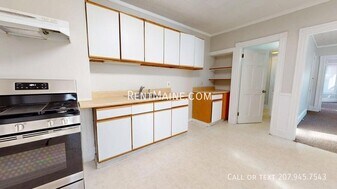 101 Sanford St in Bangor, ME - Building Photo