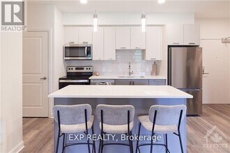 2065 Portobello Blvd. in Ottawa, ON - Building Photo - Building Photo