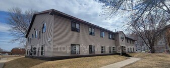 1530 Warren St in Mankato, MN - Building Photo