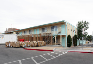 Willow Lane Apartments in Las Vegas, NV - Building Photo - Building Photo