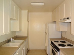 1075 Agate St-Unit -Unit C in San Diego, CA - Foto de edificio - Building Photo