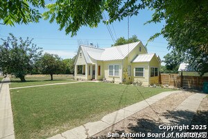 517 W Hollywood Ave in San Antonio, TX - Building Photo