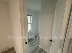 61 Chapel St in Lowell, MA - Foto de edificio - Building Photo