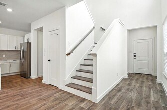 1793 Peach Creek Dr in Dayton, TX - Foto de edificio - Building Photo