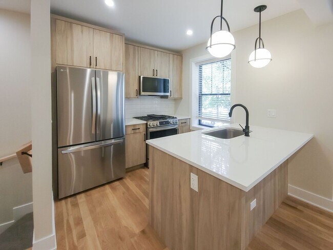 2019 W Ainslie St, Unit 1 in Chicago, IL - Building Photo - Building Photo