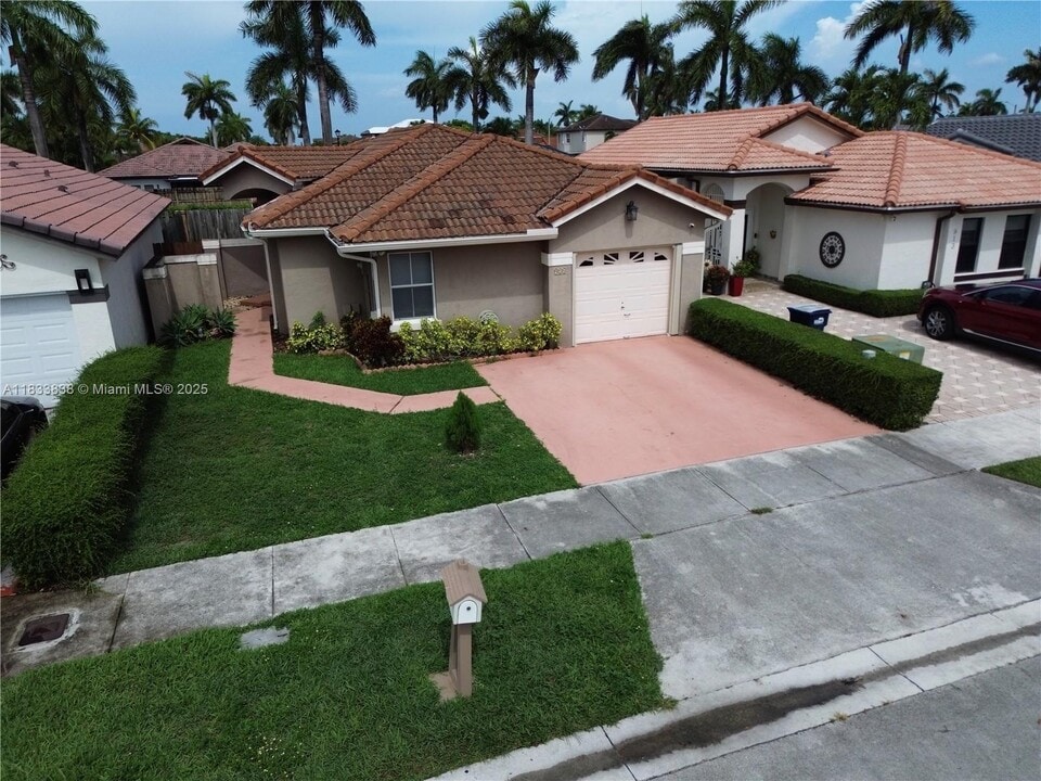 921 NW 132nd Ave W in Miami, FL - Building Photo