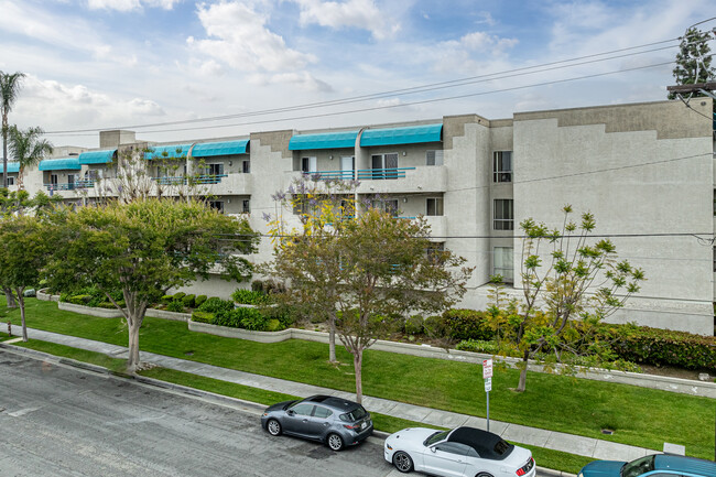 Regent Terrace in Downey, CA - Building Photo - Building Photo