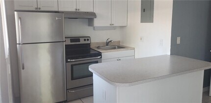 709 SW 13th Ave-Unit -4 in Fort Lauderdale, FL - Building Photo - Building Photo