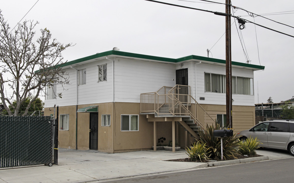 23351 Saklan Rd in Hayward, CA - Building Photo