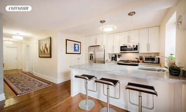 340 E 74th St in New York, NY - Building Photo - Building Photo