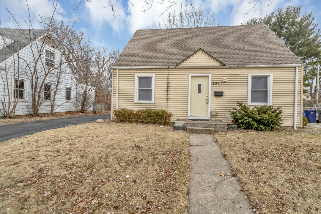 407 S Edison Ave in Elgin, IL - Building Photo