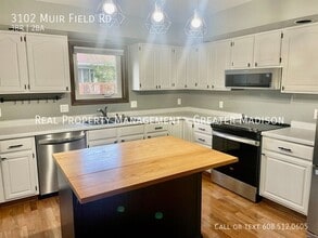3102 Muir Field Rd in Madison, WI - Building Photo - Building Photo