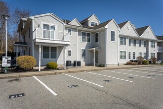 128 Meridian St in Groton, CT - Building Photo - Building Photo