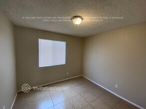 8223 W Hazelwood St in Phoenix, AZ - Foto de edificio - Building Photo