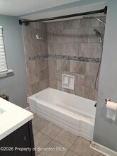 907 E Drinker St in Dunmore, PA - Building Photo - Building Photo