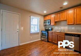 2145 Bolton Rd NW in Atlanta, GA - Building Photo - Building Photo