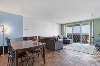 2000 Linwood Ave in Fort Lee, NJ - Building Photo - Building Photo