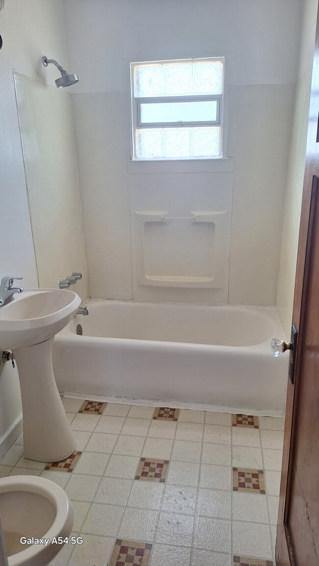 property at 1314 W Keefe Ave