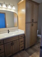 2217 Overlook Ridge Ct in Watertown, SD - Foto de edificio - Building Photo