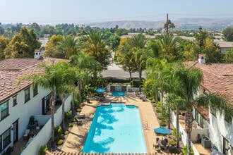 Villas Bonita Apartments in Redlands, CA - Foto de edificio - Building Photo