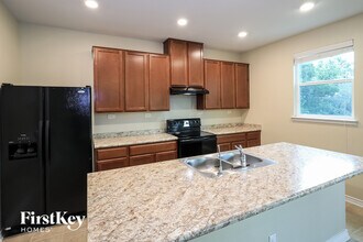 1302 Hawk Ct in San Antonio, TX - Building Photo - Building Photo