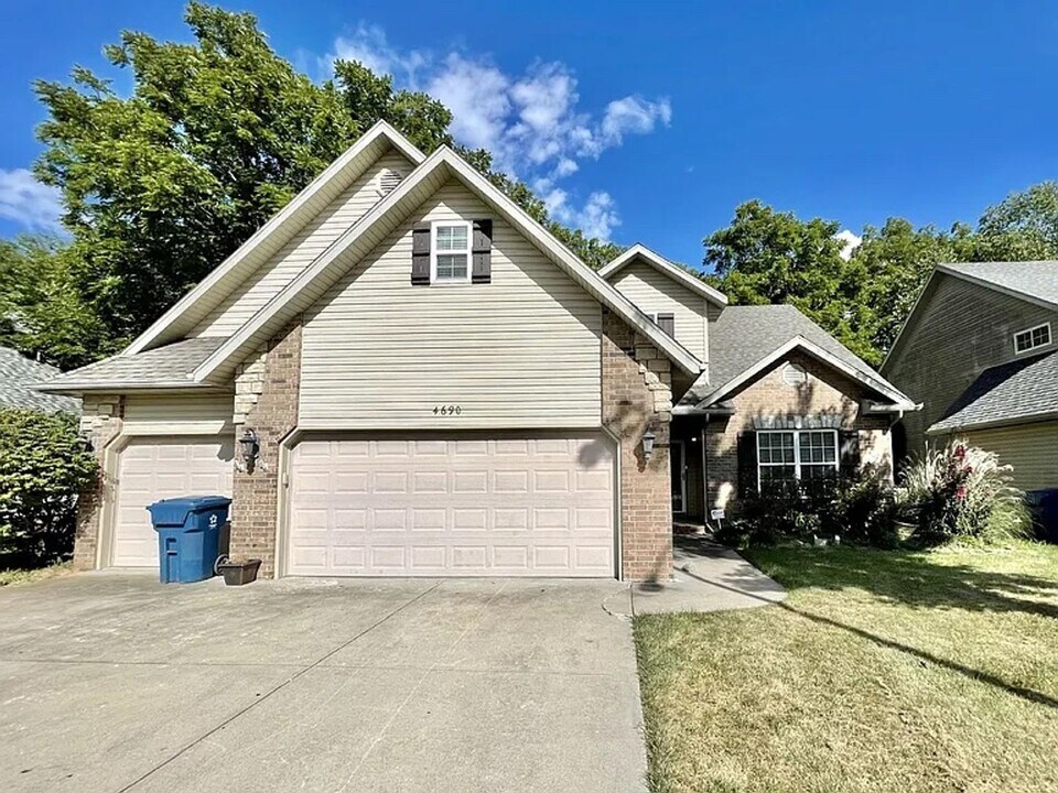 4690 S Elizabeth Dr in Springfield, MO - Building Photo